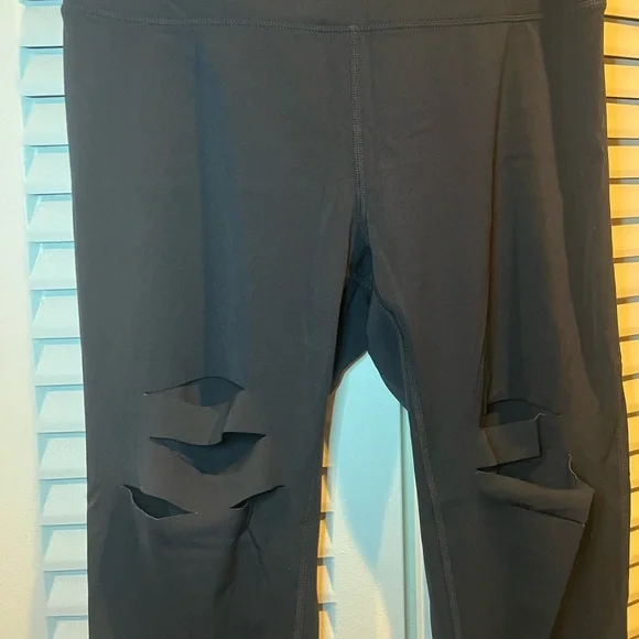 ZYIA black slash hi-rise legging - Picture 7 of 7